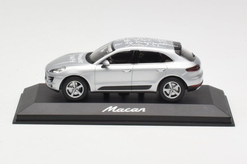 Porsche Macan 95B Silver Grey Metallic Prototipas Minichamps 1:43 WAP0201540E Metalas