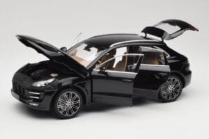 Porsche Macan Turbo 95B Black Metallic Minichamps 1:18 110062502 Metalas - nuotrauka 2 iš 8