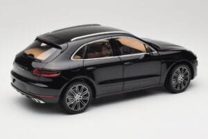 Porsche Macan Turbo 95B Black Metallic Minichamps 1:18 110062502 Metalas - nuotrauka 3 iš 8