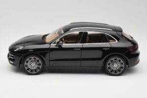 Porsche Macan Turbo 95B Black Metallic Minichamps 1:18 110062502 Metalas - nuotrauka 4 iš 8
