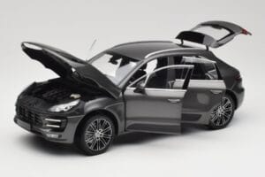 Porsche Macan Turbo 95B Grey Metallic Minichamps 1:18 110062501 Metalas - nuotrauka 2 iš 8