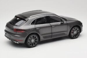 Porsche Macan Turbo 95B Grey Metallic Minichamps 1:18 110062501 Metalas - nuotrauka 3 iš 8