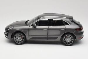 Porsche Macan Turbo 95B Grey Metallic Minichamps 1:18 110062501 Metalas - nuotrauka 4 iš 8
