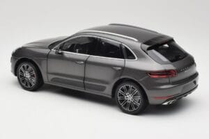 Porsche Macan Turbo 95B Grey Metallic Minichamps 1:18 110062501 Metalas - nuotrauka 7 iš 8