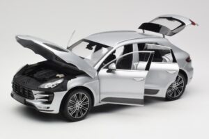 Porsche Macan Turbo 95B Sidabrinis Minichamps 1:18 110062504 Metalas - nuotrauka 2 iš 8