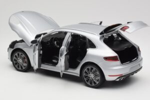 Porsche Macan Turbo 95B Sidabrinis Minichamps 1:18 110062504 Metalas - nuotrauka 7 iš 8
