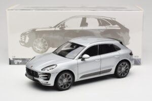 Porsche Macan Turbo 95B Sidabrinis Minichamps 1:18 110062504 Metalas - nuotrauka 8 iš 8