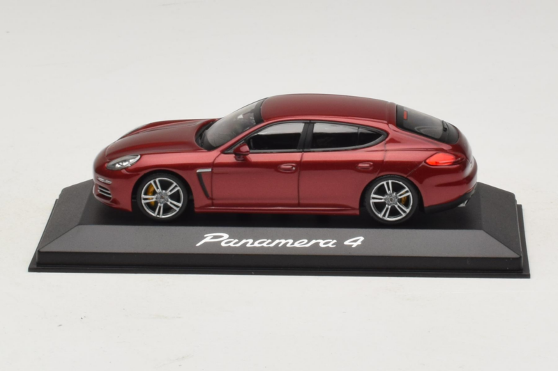 Porsche Panamera 970 4 Red Metallic Minichamps 1:43 WAP0201250E Metalas