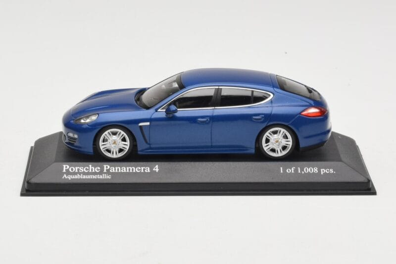 Porsche Panamera 970 4S Blue Metallic Minichamps 1:43 WAP0200419 Metalas
