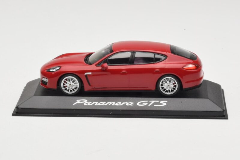 Porsche Panamera 970 GTS Raudonas Minichamps 1:43 WAP0200230C Metalas