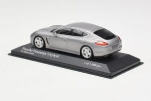 Porsche Panamera 970 S Hybrid Sidabrinis Minichamps 1:43 400068250 Metalas - nuotrauka 3 iš 4