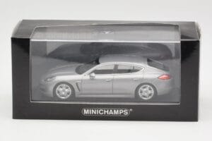 Porsche Panamera 970 S Hybrid Sidabrinis Minichamps 1:43 400068250 Metalas - nuotrauka 4 iš 4