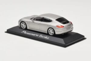 Porsche Panamera 970 Turbo Smėlinis Minichamps 1:43 WAP0200519 Metalas - nuotrauka 3 iš 4