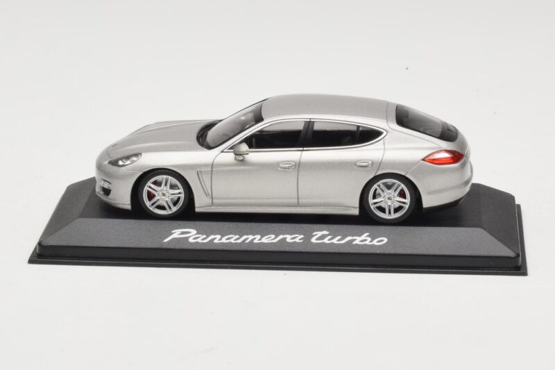 Porsche Panamera 970 Turbo Smėlinis Minichamps 1:43 WAP0200519 Metalas