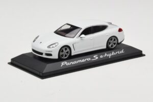 Porsche Panamera 970 S e-Hybrid Baltas Minichamps 1:43 WAP0207200E Metalas - nuotrauka 2 iš 3
