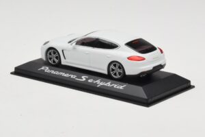 Porsche Panamera 970 S e-Hybrid Baltas Minichamps 1:43 WAP0207200E Metalas - nuotrauka 3 iš 3