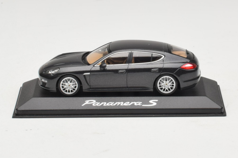 Porsche Panamera 970 S Grey Metallic Minichamps 1:43 WAP02000219 Metalas