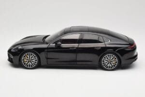 Porsche Panamera 971 Turbo S Juodas Metallic Minichamps 1:18 113061076 Metalas - nuotrauka 4 iš 8