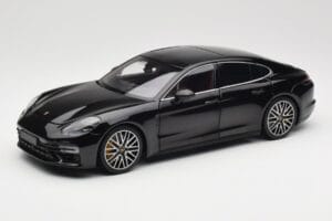 Porsche Panamera 971 Turbo S Juodas Metallic Minichamps 1:18 113061076 Metalas