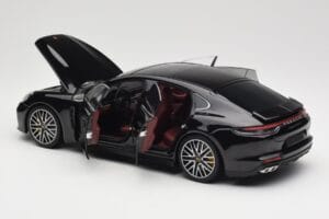Porsche Panamera 971 Turbo S Juodas Metallic Minichamps 1:18 113061076 Metalas - nuotrauka 5 iš 8