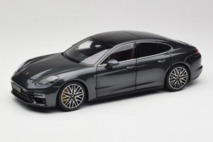 Porsche Panamera 971 Turbo S Grey Metallic Minichamps 1:18 113061073 Metalas
