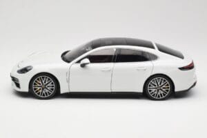 Porsche Panamera 971 Turbo S Baltas Metallic Minichamps 1:18 113061074 Metalas - nuotrauka 4 iš 8