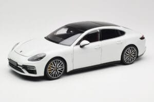 Porsche Panamera 971 Turbo S Baltas Metallic Minichamps 1:18 113061074 Metalas