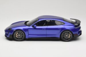 Porsche Taycan J1 Turbo GT Purple Sky Metallic GT Spirit 1:18 GT520 Derva - nuotrauka 3 iš 6