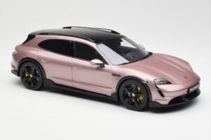 Porsche Taycan Turbo S Cross Turismo Metalinis Rožinis GT Spirit 1:18 GT440 Derva - nuotrauka 4 iš 6