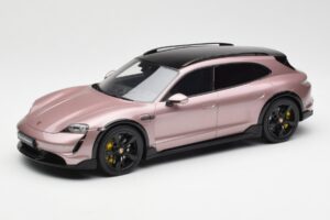 Porsche Taycan Turbo S Cross Turismo Metalinis Rožinis GT Spirit 1:18 GT440 Derva