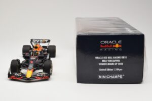 Red Bull Racing RB18 #1 M. Verstappen Winner Miami GP 2022 Minichamps 1:18 110220501 Metalas - nuotrauka 6 iš 6