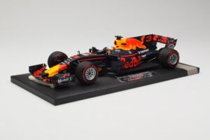 Red Bull Racing Tag Heuer RB13 #3 D. Ricciardo 3rd Place Malaysian GP 2017 Minichamps 1:18 117171503 Metalas - nuotrauka 2 iš 6