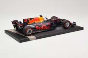 Red Bull Racing Tag Heuer RB13 #3 D. Ricciardo 3rd Place Malaysian GP 2017 Minichamps 1:18 117171503 Metalas - nuotrauka 3 iš 6