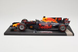 Red Bull Racing Tag Heuer RB13 #3 D. Ricciardo 3rd Place Malaysian GP 2017 Minichamps 1:18 117171503 Metalas