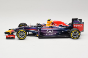 Red Bull RB10 Renault #3 D. Ricciardo Infiniti Red Bull Racing Showcar 2014 Minichamps 1:18 110140003 Metalas - nuotrauka 3 iš 6