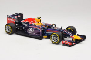 Red Bull RB10 Renault #3 D. Ricciardo Infiniti Red Bull Racing Showcar 2014 Minichamps 1:18 110140003 Metalas - nuotrauka 4 iš 6