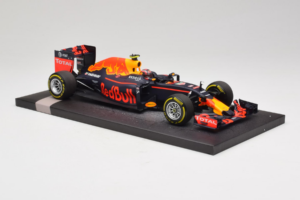 Red Bull RB12 Tag Heuer #26 D. Kvyat Red Bull Racing Showcar 2016 Minichamps 1:18 117160026 Derva - nuotrauka 4 iš 7