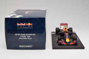 Red Bull RB12 Tag Heuer #26 D. Kvyat Red Bull Racing Showcar 2016 Minichamps 1:18 117160026 Derva - nuotrauka 6 iš 7