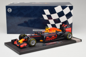 Red Bull RB12 Tag Heuer #26 D. Kvyat Red Bull Racing Showcar 2016 Minichamps 1:18 117160026 Derva - nuotrauka 7 iš 7