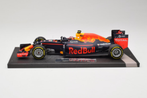 Red Bull RB12 Tag Heuer #26 D. Kvyat Red Bull Racing Showcar 2016 Minichamps 1:18 117160026 Derva