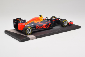 Red Bull RB12 Tag Heuer #26 D. Kvyat Red Bull Racing Showcar 2016 Minichamps 1:18 117160026 Derva - nuotrauka 3 iš 7