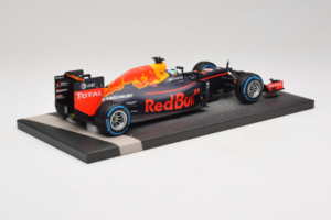 Red Bull RB12 Tag Heuer #3 D. Ricciardo Red Bull Racing Brazilian Grand Prix 2016 Minichamps 1:18 117161203 Derva - nuotrauka 3 iš 6