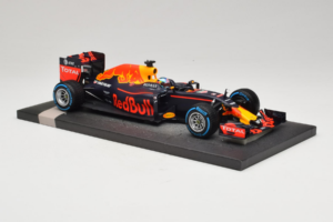Red Bull RB12 Tag Heuer #3 D. Ricciardo Red Bull Racing Brazilian Grand Prix 2016 Minichamps 1:18 117161203 Derva - nuotrauka 4 iš 6