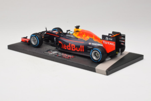 Red Bull RB12 Tag Heuer #3 D. Ricciardo Red Bull Racing Brazilian Grand Prix 2016 Minichamps 1:18 117161203 Derva - nuotrauka 5 iš 6