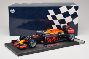 Red Bull RB12 Tag Heuer #3 D. Ricciardo Red Bull Racing Brazilian Grand Prix 2016 Minichamps 1:18 117161203 Derva - nuotrauka 6 iš 6