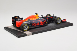 Red Bull RB12 Tag Heuer #3 D. Ricciardo Red Bull Racing Showcar 2016 Minichamps 1:18 117160003 Derva - nuotrauka 3 iš 7