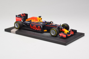 Red Bull RB12 Tag Heuer #3 D. Ricciardo Red Bull Racing Showcar 2016 Minichamps 1:18 117160003 Derva - nuotrauka 4 iš 7