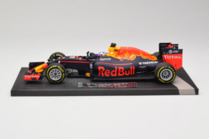 Red Bull RB12 Tag Heuer #3 D. Ricciardo Red Bull Racing Showcar 2016 Minichamps 1:18 117160003 Derva