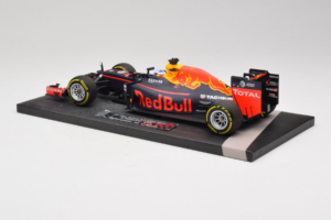 Red Bull RB12 Tag Heuer #3 D. Ricciardo Red Bull Racing Showcar 2016 Minichamps 1:18 117160003 Derva - nuotrauka 5 iš 7