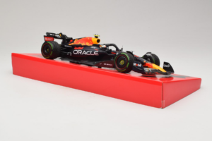 Red Bull RB18 #1 M. Verstappen Oracle Red Bull Racing Japanese Grand Prix Winner World Champion 2022 Minichamps 1:18 11322280 - nuotrauka 4 iš 7